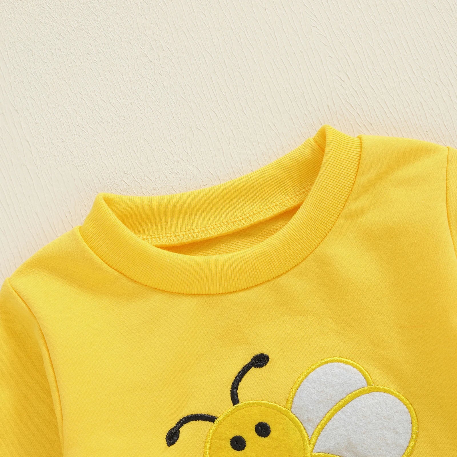 LITTLE BEE Outfit