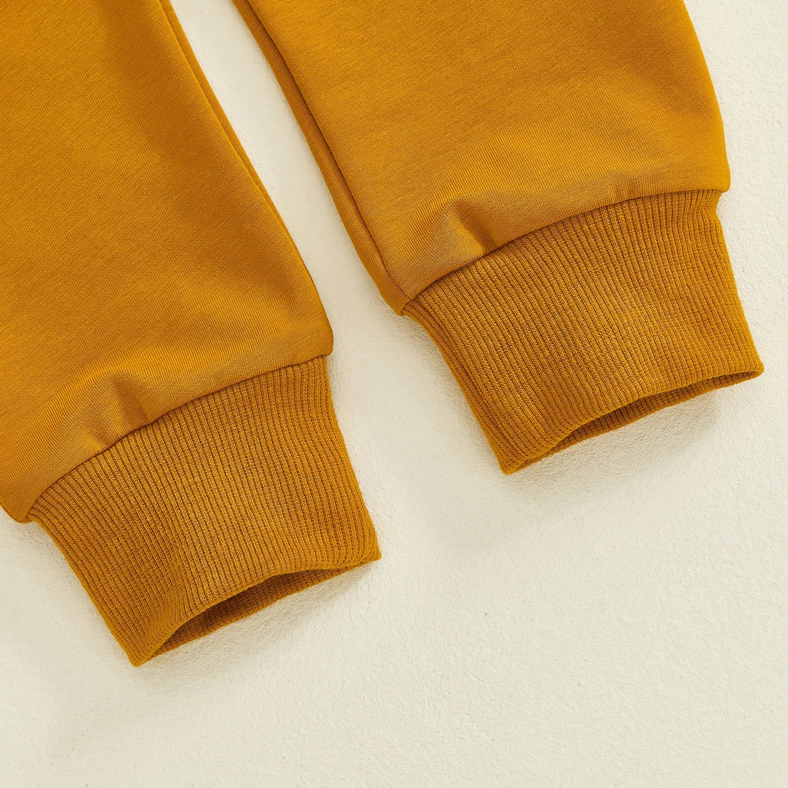 HORSE Joggers Outfit